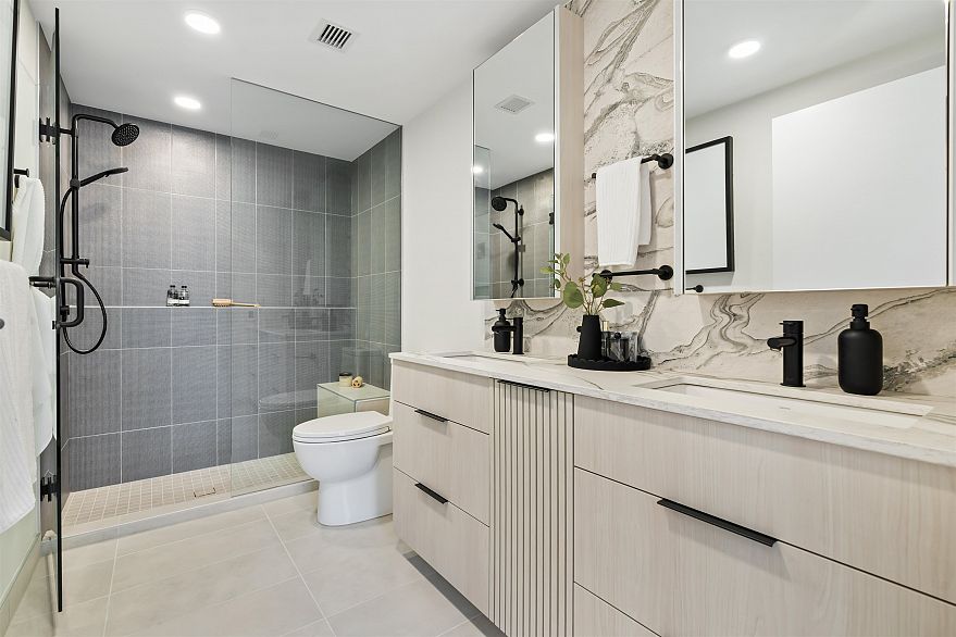 205 3590 W 39th Avenue