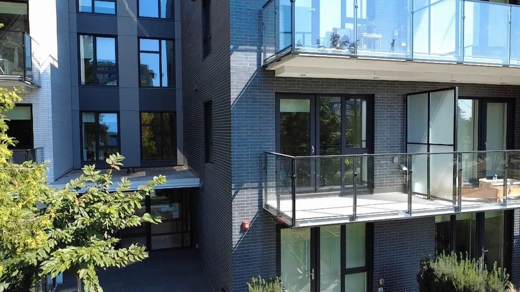 210 5168 Cambie Street