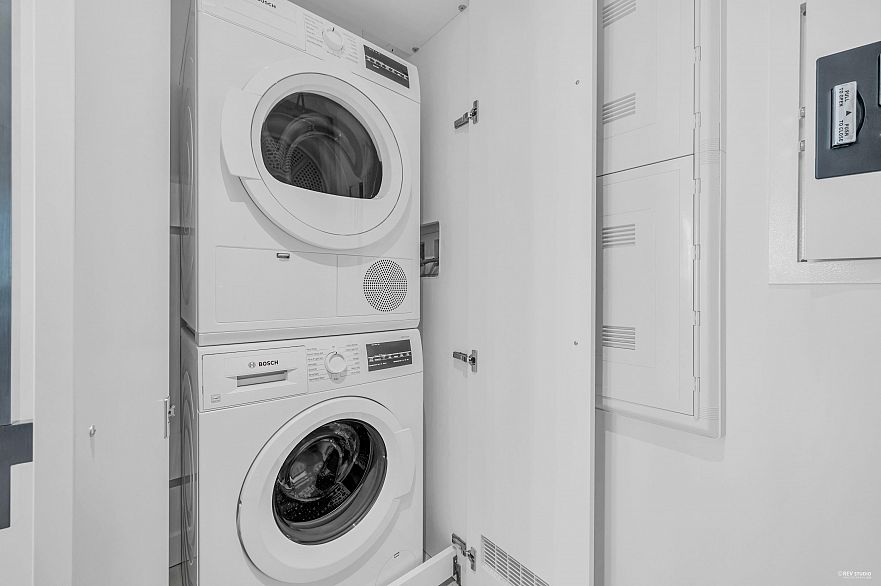 3312 1289 Hornby Street