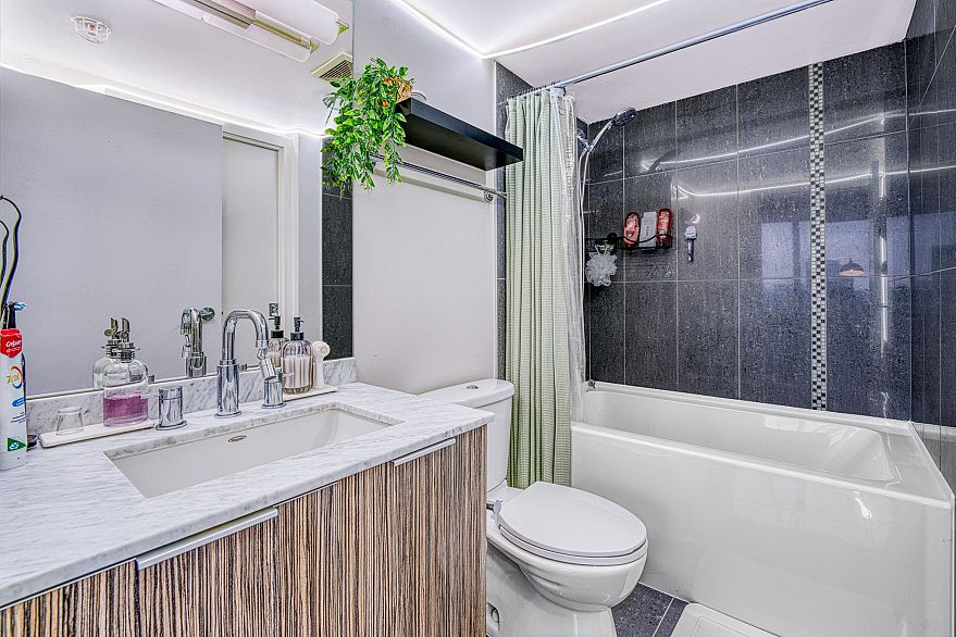 1807 1088 Richards Street