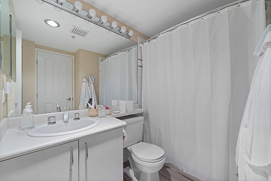 102 3083 W 4th Avenue