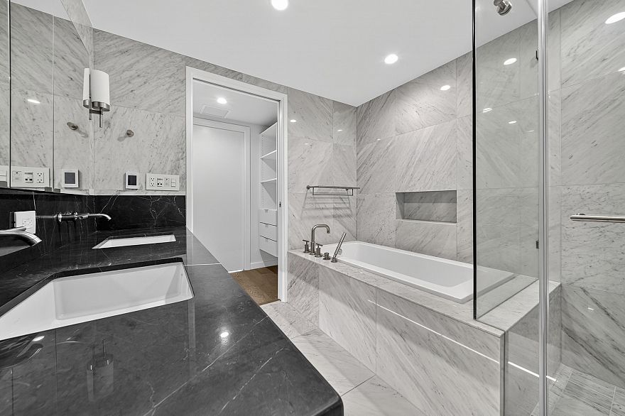 2403 1335 Howe Street