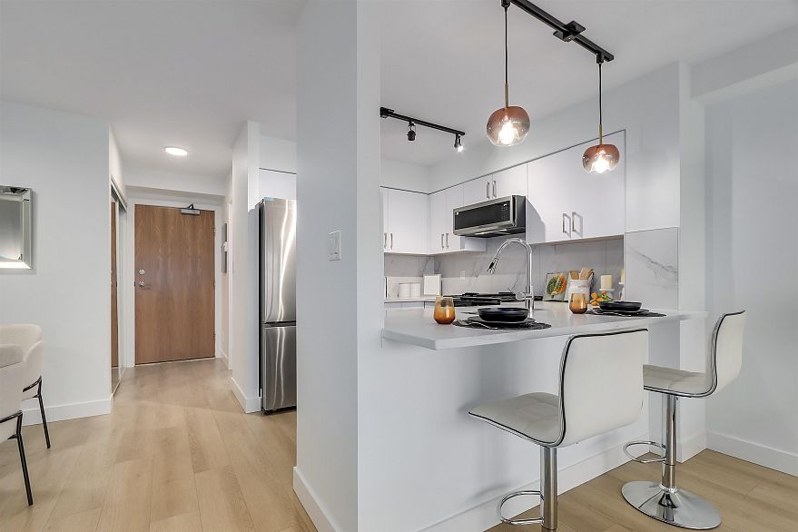 1209 63 Keefer Place