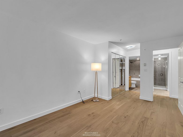 207 1990 Dunbar Street