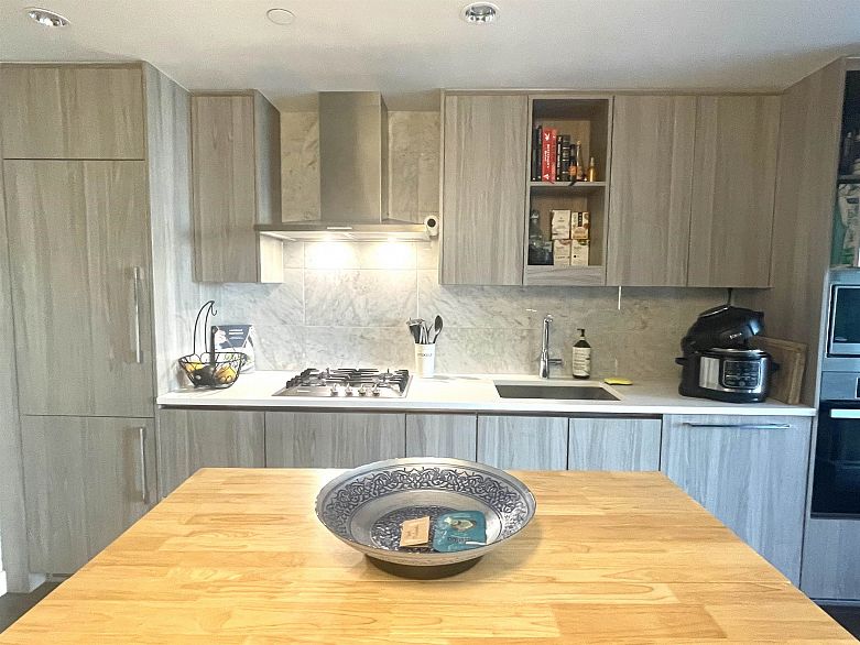 1083 87 Nelson Street