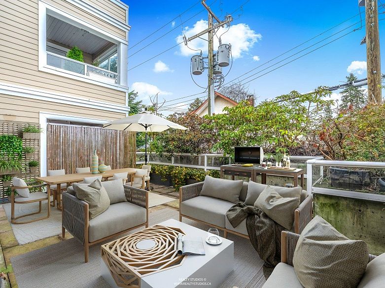 207 1990 Dunbar Street