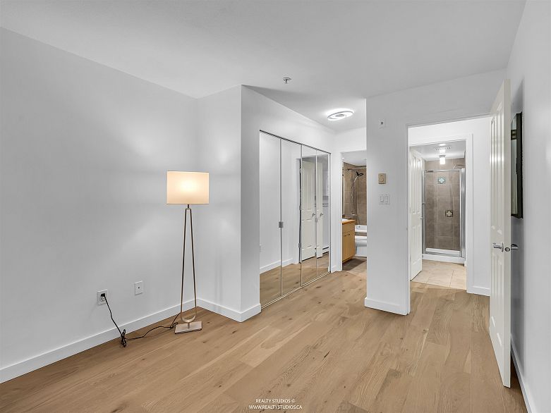 207 1990 Dunbar Street