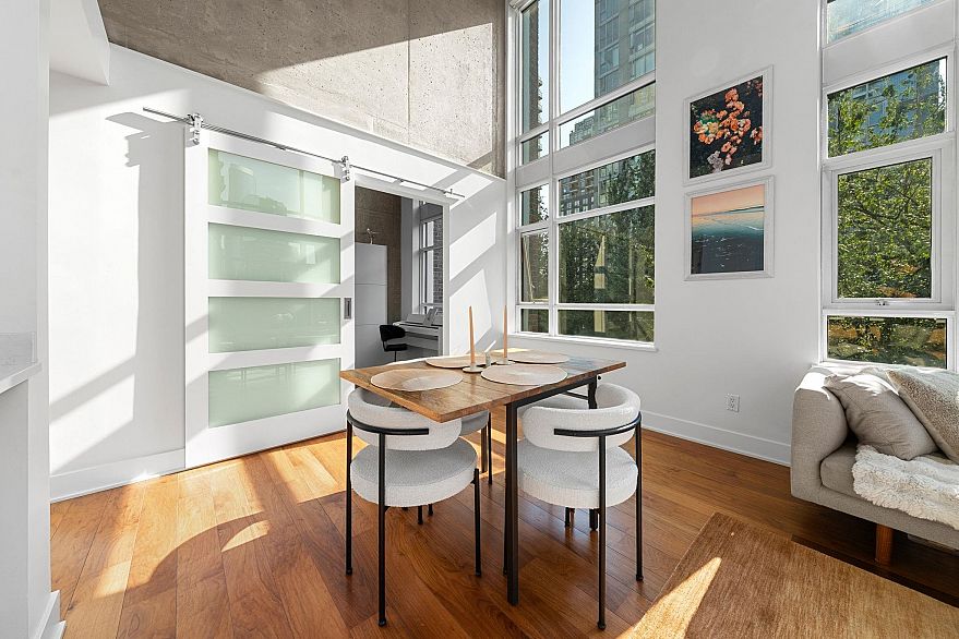 407 988 Richards Street