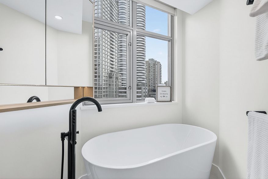 906 1050 Smithe Street