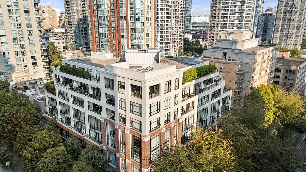 407 988 Richards Street