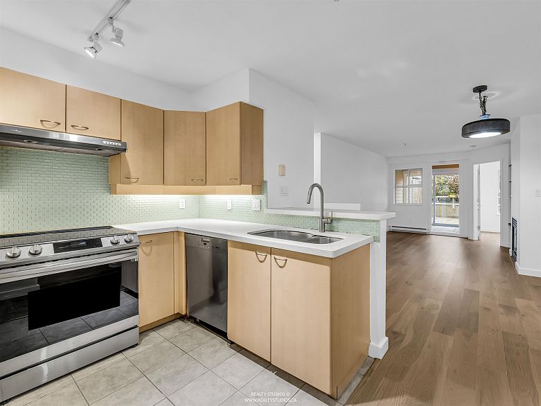 207 1990 Dunbar Street