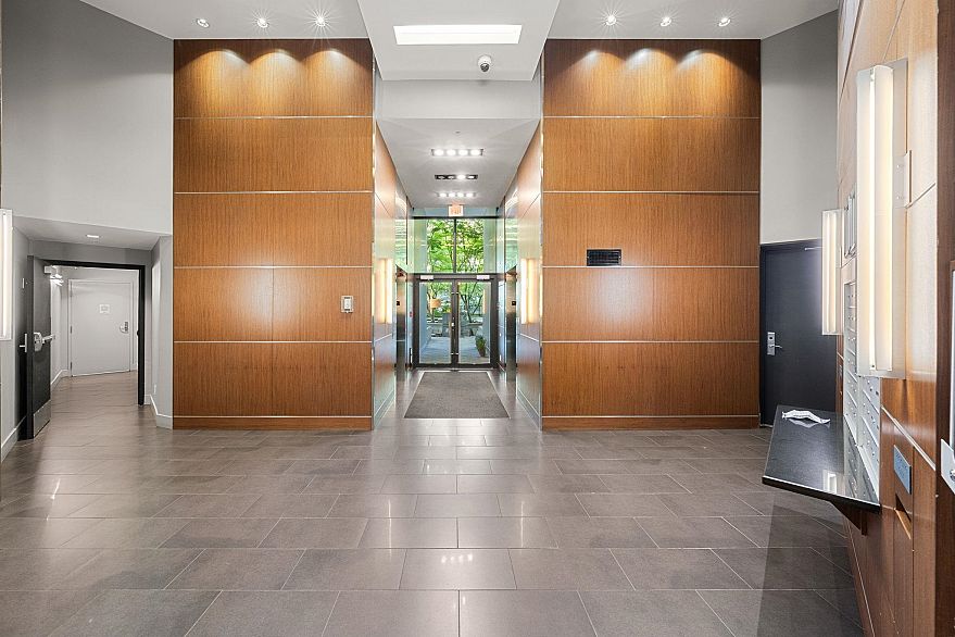 407 988 Richards Street