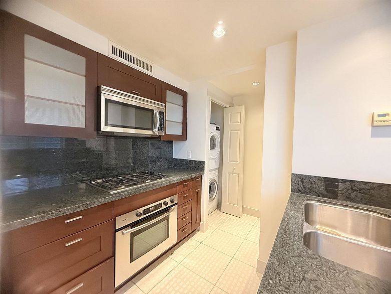 607 590 Nicola Street