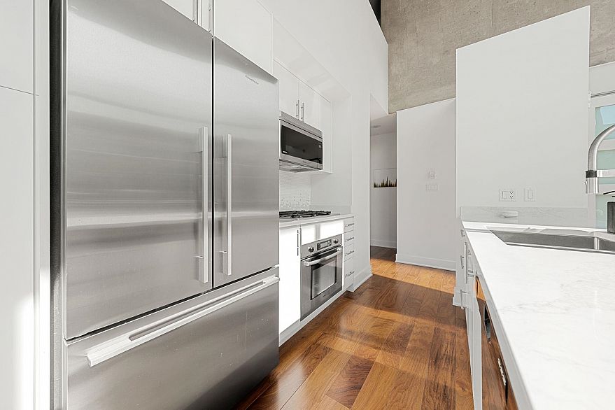 407 988 Richards Street