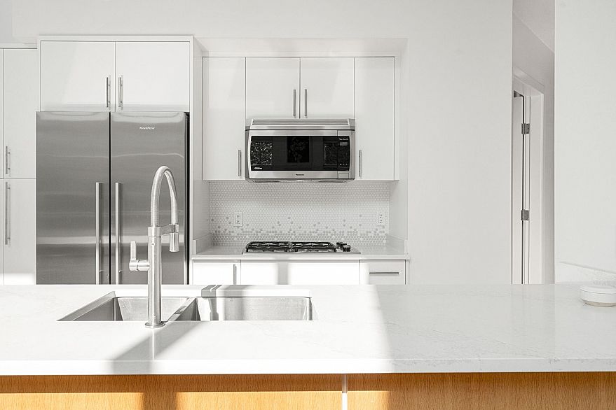 407 988 Richards Street