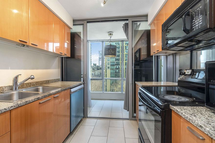 1408 1288 W Georgia Street