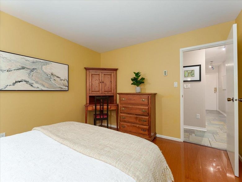 304 1274 Barclay Street