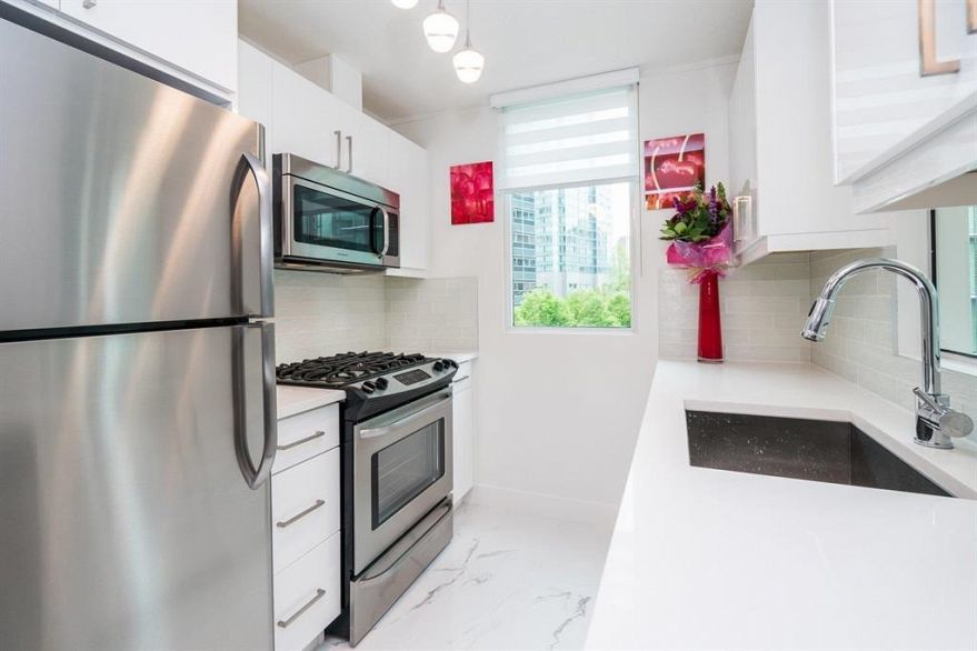 902 1328 W Pender Street