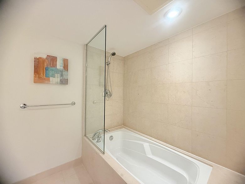 607 590 Nicola Street