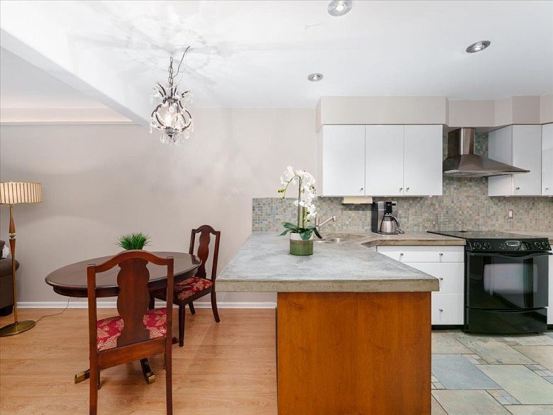 304 1274 Barclay Street