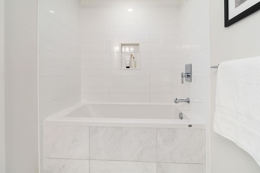 601 8238 Lord Street