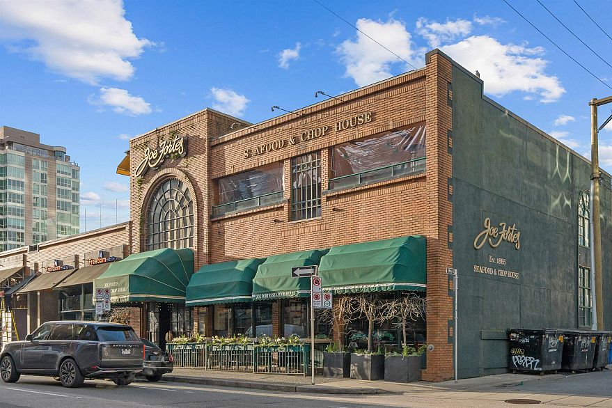 1006 1060 Alberni Street