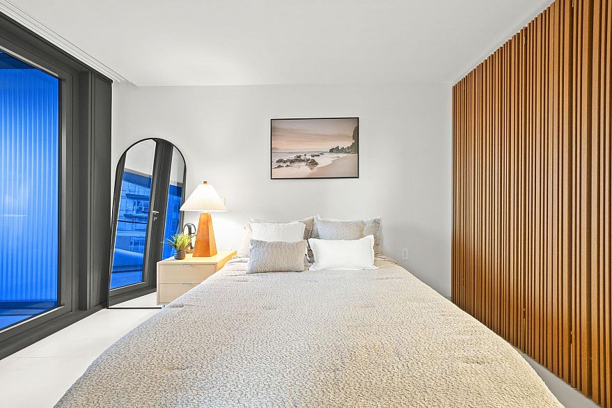 703 1033 Nelson Street