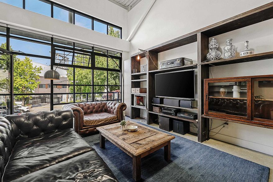 115 237 E 4th Avenue