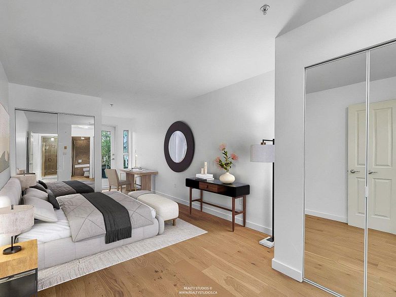 207 1990 Dunbar Street