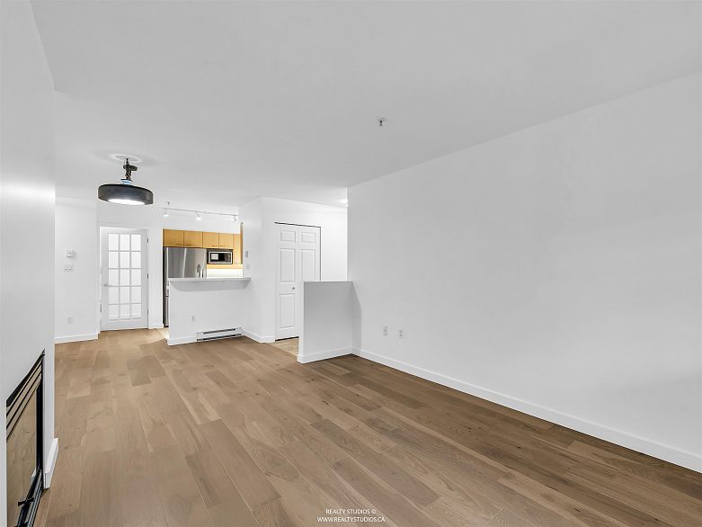 207 1990 Dunbar Street