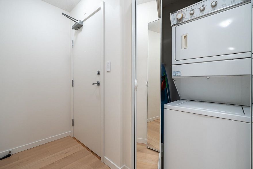 2803 111 W Georgia Street