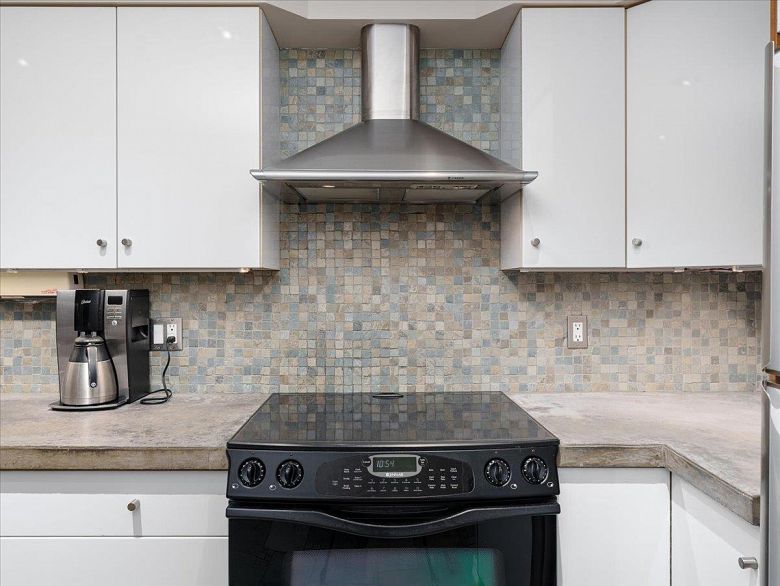 304 1274 Barclay Street