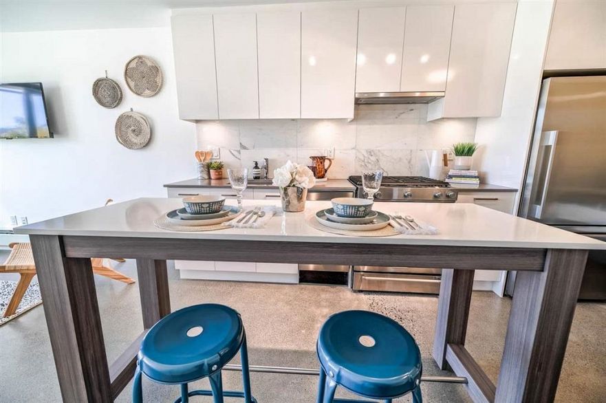 404 231 E Pender Street