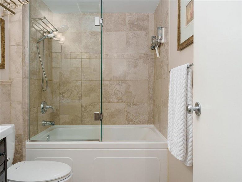 304 1274 Barclay Street