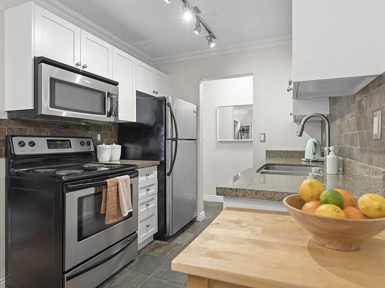 302 1550 Barclay Street