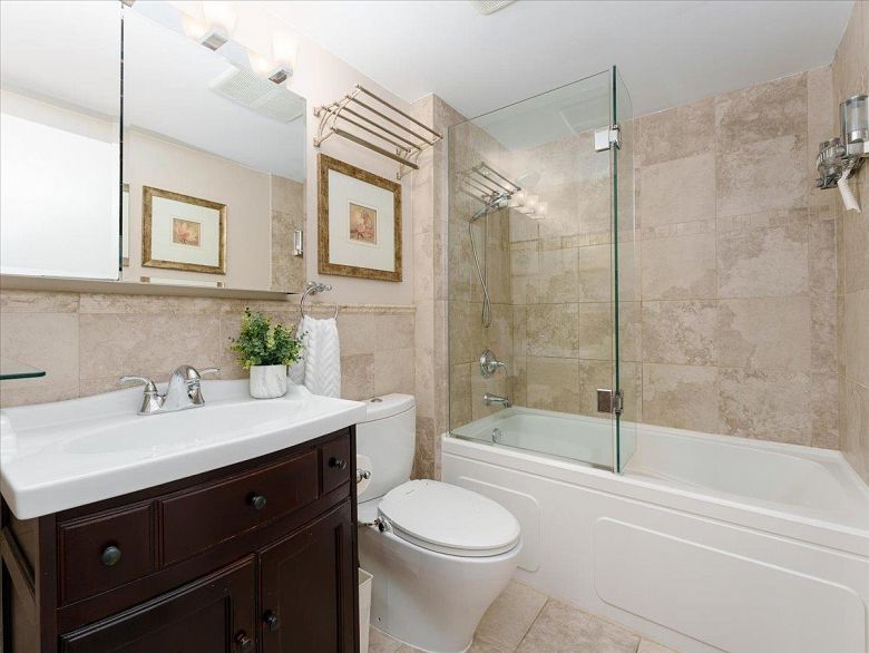 304 1274 Barclay Street