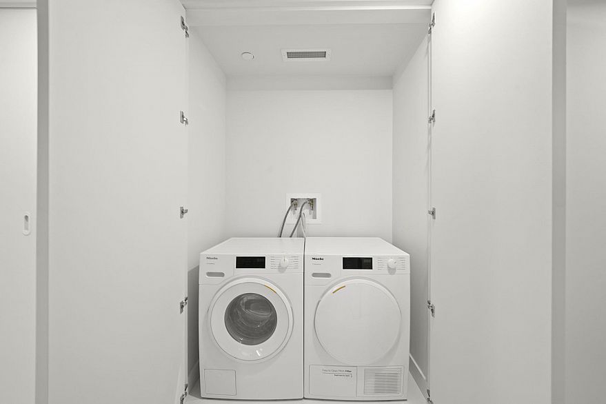 703 1033 Nelson Street