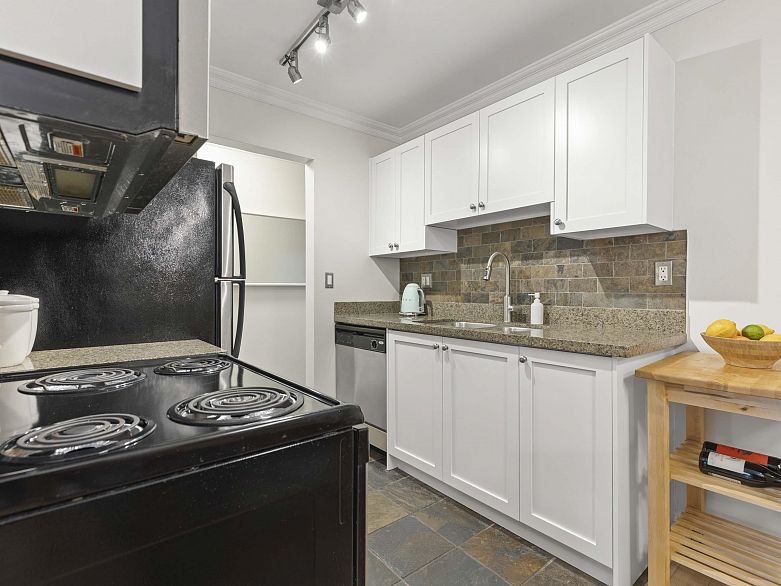 302 1550 Barclay Street