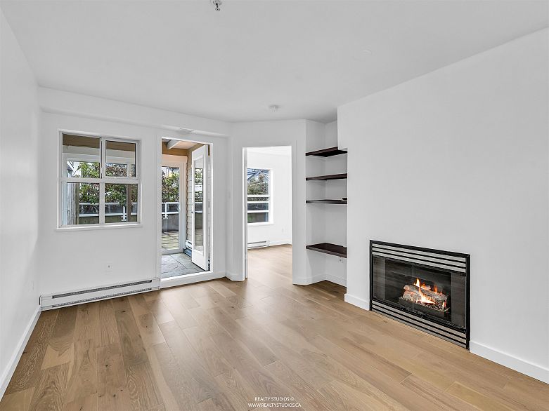 207 1990 Dunbar Street