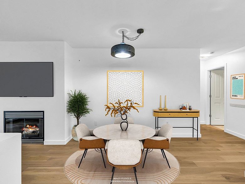 207 1990 Dunbar Street