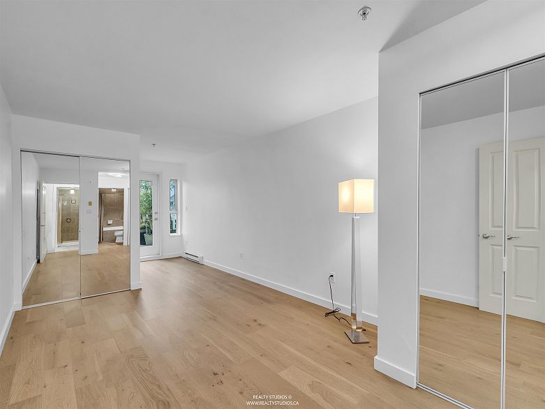 207 1990 Dunbar Street