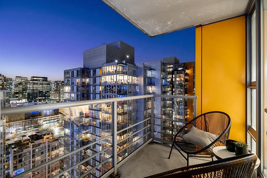 2803 111 W Georgia Street