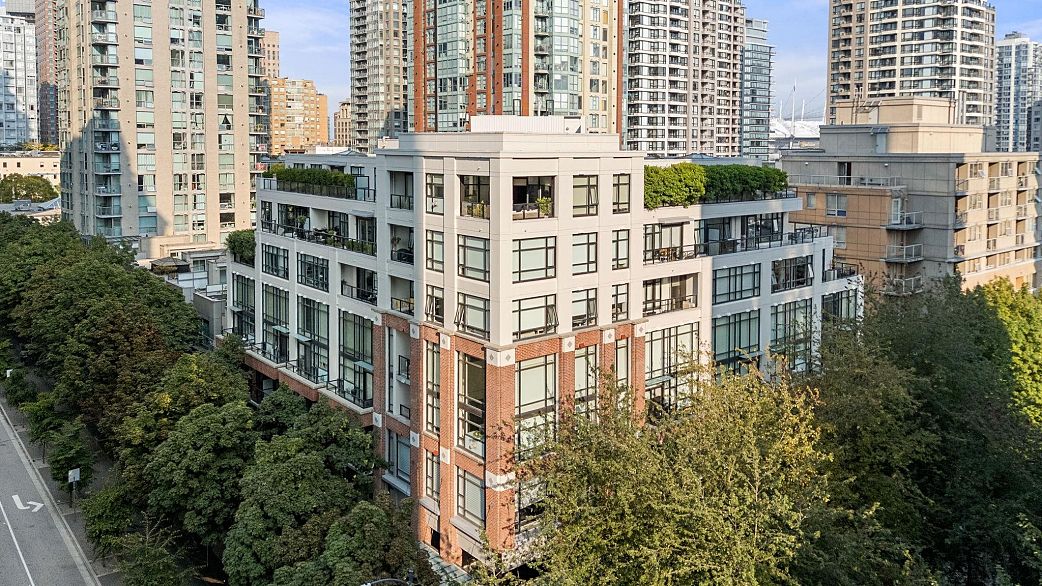 407 988 Richards Street