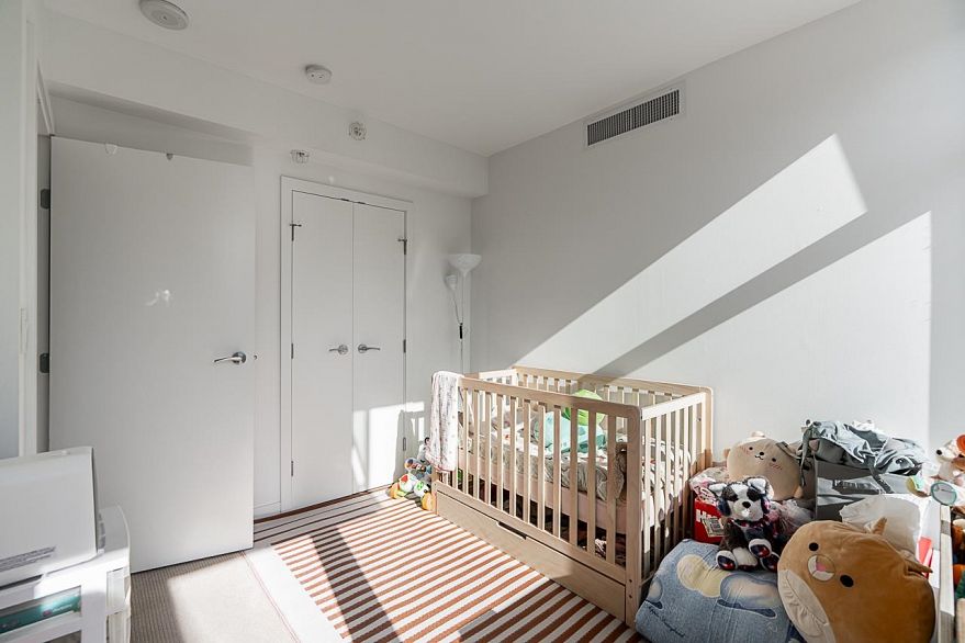 301 4638 Gladstone Street