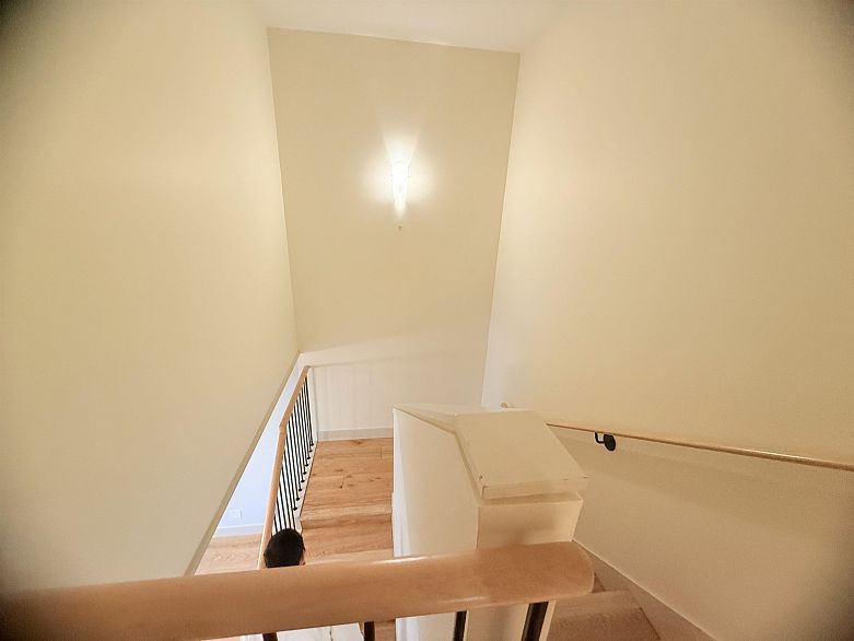 607 590 Nicola Street