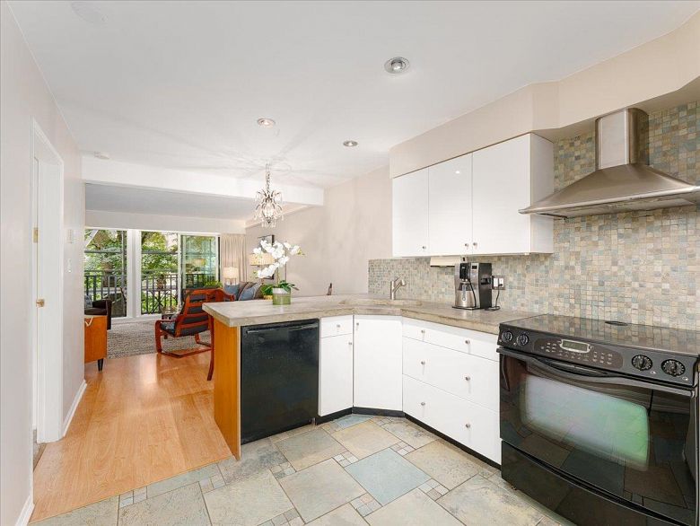 304 1274 Barclay Street