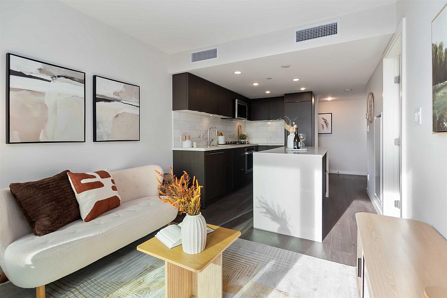 601 8238 Lord Street