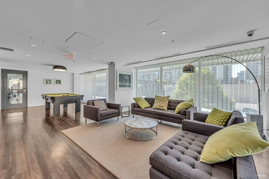 1202 999 Seymour Street