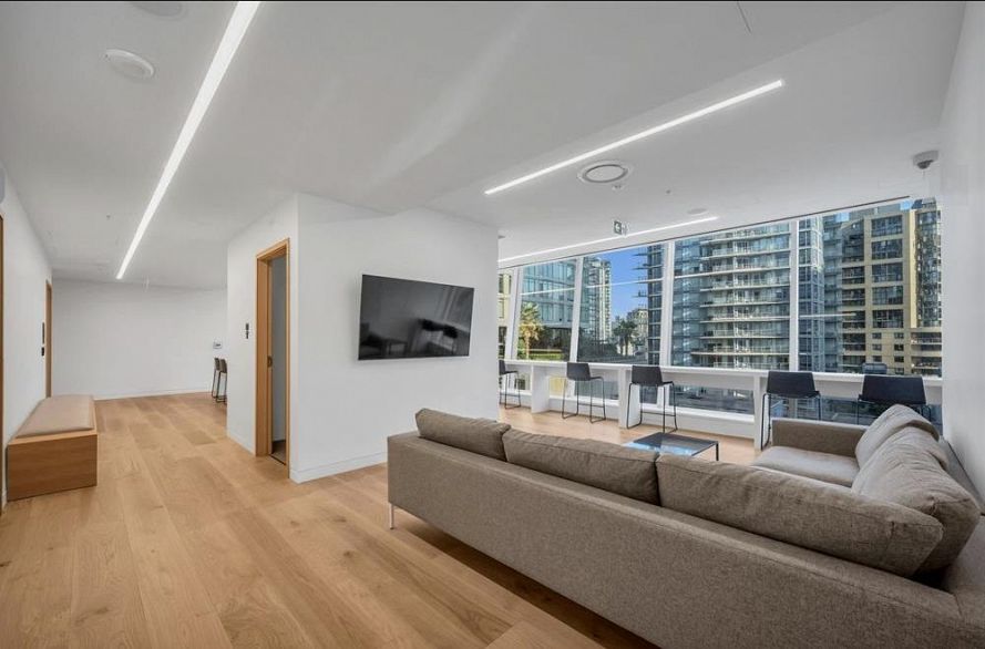 5901 1289 Hornby Street