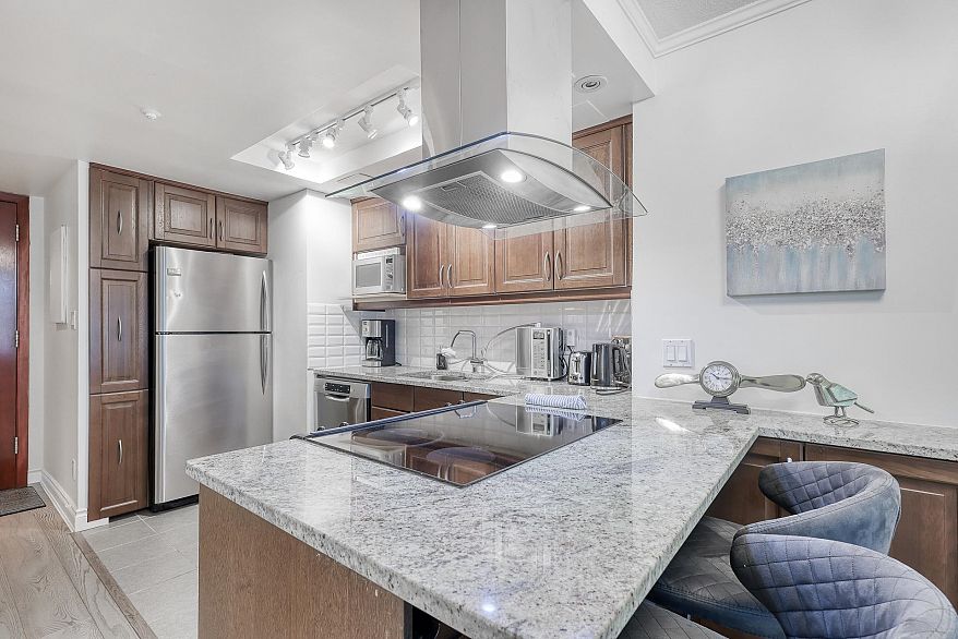 1705 1050 Burrard Street